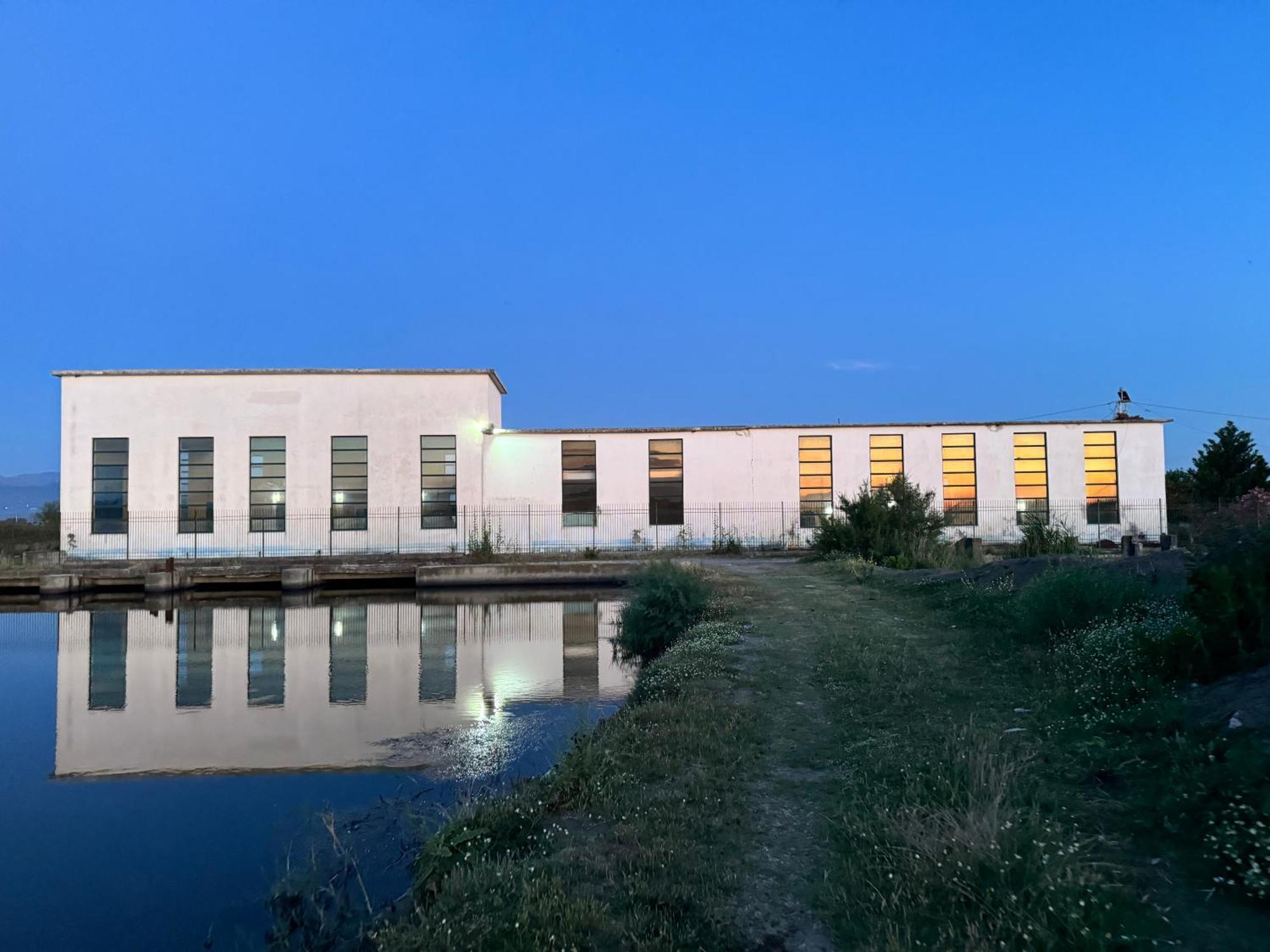 Kunevain Guest House Lezhe Bagian luar foto