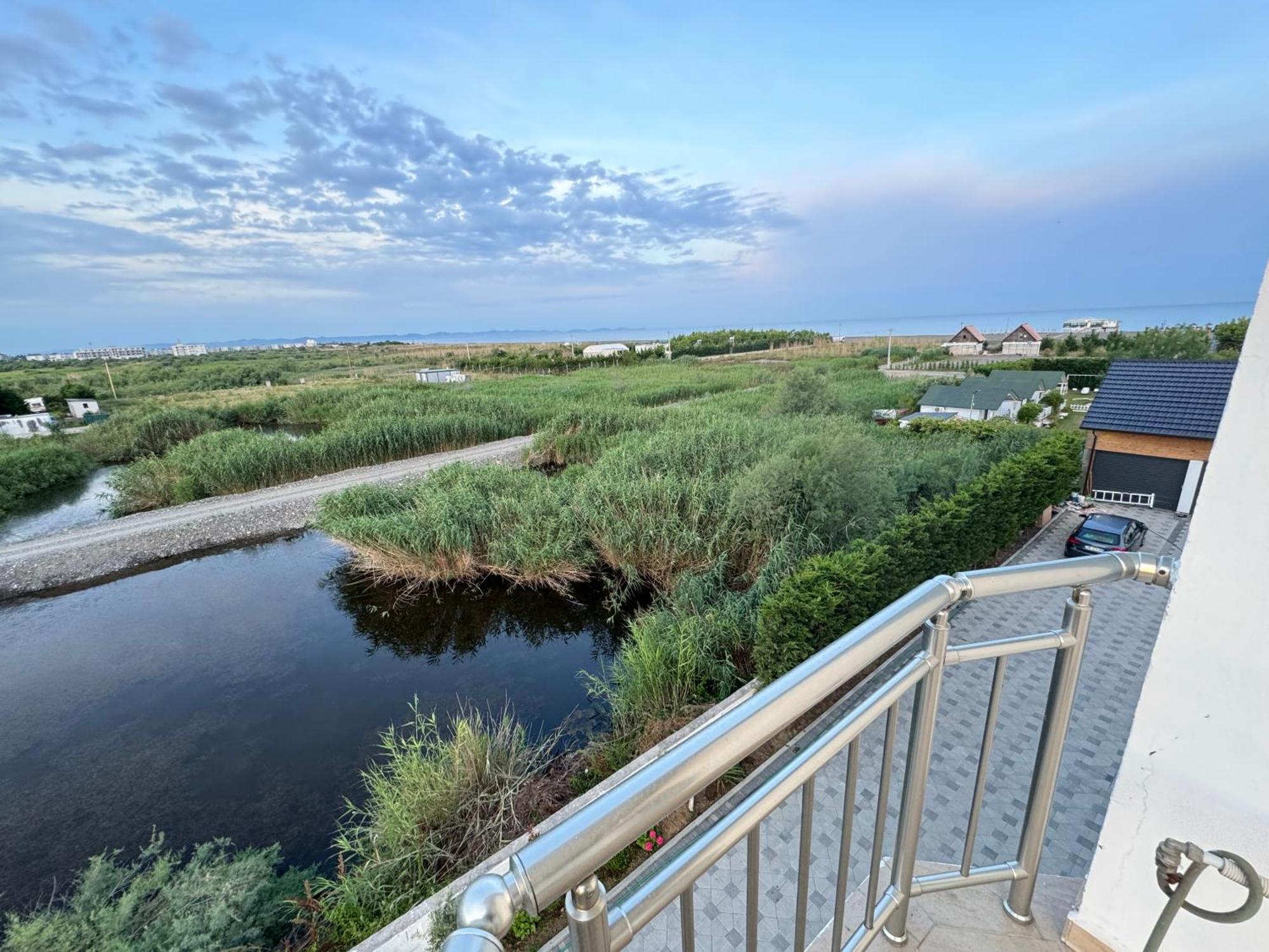 Kunevain Guest House Lezhe Bagian luar foto